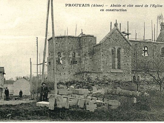 Côté nord de l'église en construction