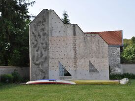 Partie gauche du mur d'escalade